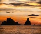 Закат над морем с Мидии островов в фоновом режиме